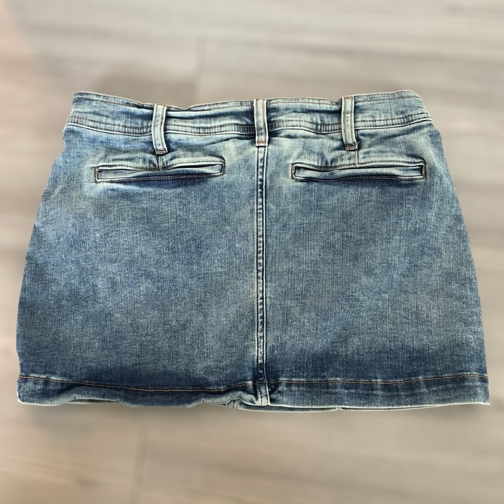 Pilcro Anthropologie Y2K Medium Wash Denim Low Rise Micro Mini Skirt - Size 8 - Picture 3 of 8